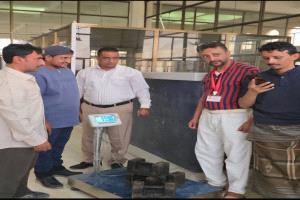 هيئة المواصفات والمقاييس تعاير موازين امتعة المسافرين بمطار عتق الدولي وتنفذ برنامج تدريبي لموظفي مكتبها بمحافظة شبوة