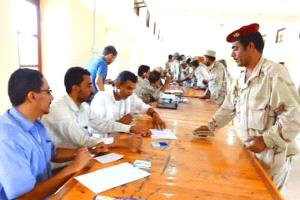 عسكريون يطالبون رئيس الوزراء بصرف مرتباتهم لثلاثة أشهر كاملة وليس الاكتفاء بشهر واحد