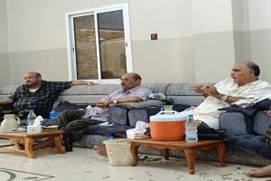المناضل أحمد عبد الله المجيدي يستقبل اللواء الركن عبد الناصر عثمان صبيرة وكيل وزارة الداخلية في منزله