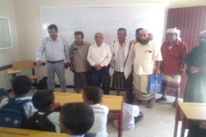 تسليم مدرسة حبيل أمصر من قبل الصندوق الاجتماعي للتنمية فرع عدن لإدارة التربية لودر