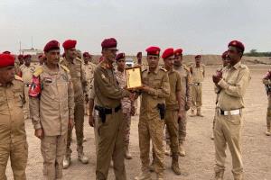 العميد بن سلم يكرّم قائد لواء الشرطة العسكرية.. وفاءً لملاحم الإنقاذ البطولية في كارثة سيول عدن