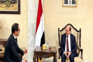 وزير الخارجية يلتقي السفير الياباني لدى اليمن