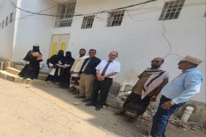 مدير عام مكتب الصحة ومستشار وزير الصحة في زيارة تفقدية لحملة التحصين ضد شلل الأطفال بحوطة لحج