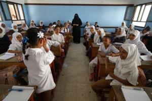 عدن : إطلاق مبادرة خيرية لجمع الملابس والأدوات المدرسية للأطفال المحتاجين