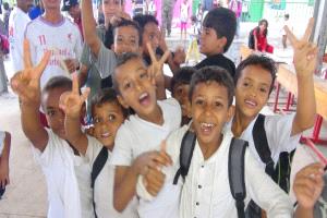 بداية عام دراسي جديد وأولياء الأمور بلا رواتب منذ ثلاثة أشهر