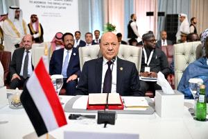 رئيس مجلس القيادة يدعو الى تدابير عربية واسلامية جماعية لكبح السياسات التوسعية في المنطقة