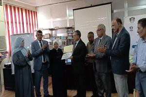 جامعة عدن تكرم الدكتور عبدالوهاب كويران خلال تدشين دورة طرائقية لأعضاء هيئة التدريس