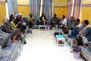 لحج تدفع بعجلة السياحة: دعوة للالتزام بالعملة المحلية وتعزيز جودة الخدمات