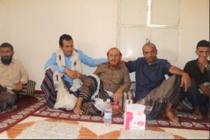 وفد برئاسة الدكتور ربيع علي طاهر يزور القاضي عبدالرحيم الماس لتفقده والاطمئنان على صحته