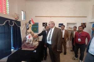 وكيل أول محافظة تعز يشيد بمحتويات متحف الذاكرة وتوثيق المعاناة