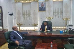 الدكتور عبدالله العليمي يؤكد دعم مجلس القيادة الرئاسي للبنك المركزي اليمني