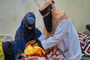 الجوع وتوقف الرعاية الطبية يفتكان بنازحي حجة