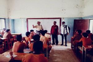 العولقي يتسلم مهامه مديرا لثانوية الفاروق المحورية بجعار