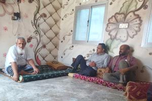 مدير عام ردفان يزور مدير مكتب الضرائب محمود الجابري للاطمئنان على صحته