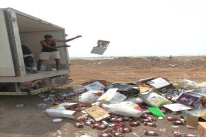 صحة البيئة بالمنصورة تتلف 6 أطنان من مواد غذائية ومشروبات غير صالحة للاستهلاك