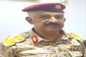 وزير الدفاع يوقع ترقيات (2200) ضابط ويرفع ترقيات (743) ضابطاً إلى مجلس القيادة الرئاسي