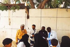 المشرف الوزاري بن هيثم يتفقد الفرق العاملة في نشاط الايصالي بمديرية الغيضة