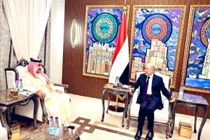 رئيس مجلس القيادة يستقبل سفير المملكة العربية السعودية
