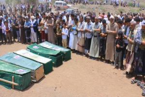 من بينهم أقارب زعيمهم.. بسرية وتكتم شديد تشييع  (6) من كبار القادة الحوثيين (أسماء)