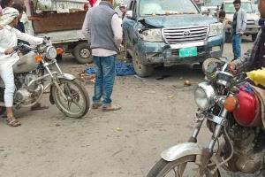 سيارة قيادي حوثي تنهي حياة ثلاثة أطفال دهساً في إب