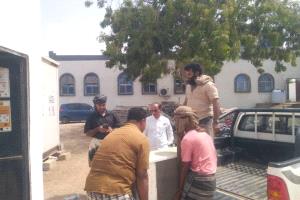 مدير الوحدة الصحية جلعة يشيد بجهود مدير عام رضوم وشركة بالحاف للغاز المسال لدعمهم بوحدة خارجية لمكيف قسم المعاينة