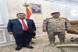 وزير الدفاع يلتقي مدير كلية الشرطة حضرموت ويشيد بدورها في رفد المؤسسة الأمنية بالكفاءات المؤهلة