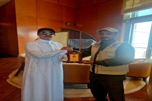 السفير أحمد علي عبدالله صالح يستقبل الرحالة اليمني منير الدهمي
