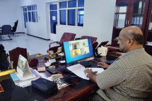 المهندس يسلم بابلغوم يبحث مع الوكالة الألمانية للتنمية عبر اجتماع افتراضي مشاريع المصائد السمكية في البحر العربي