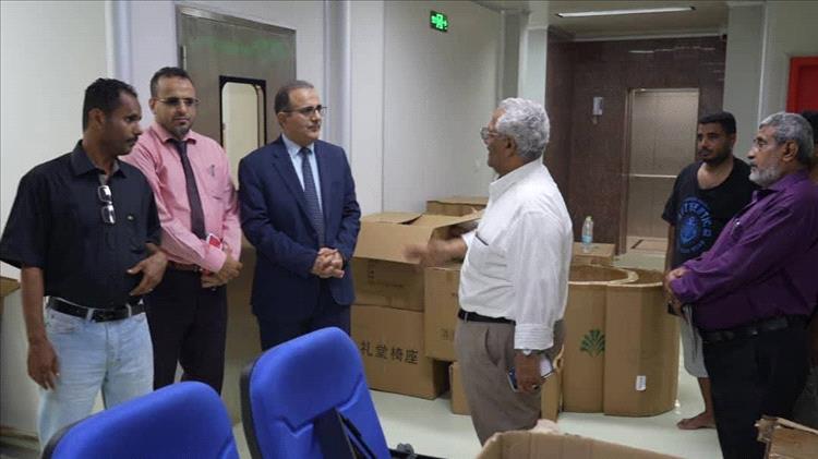 وزير الصحة يتفقد تجهيزات مختبر جودة الأدوية والهيئة العليا للأدوية