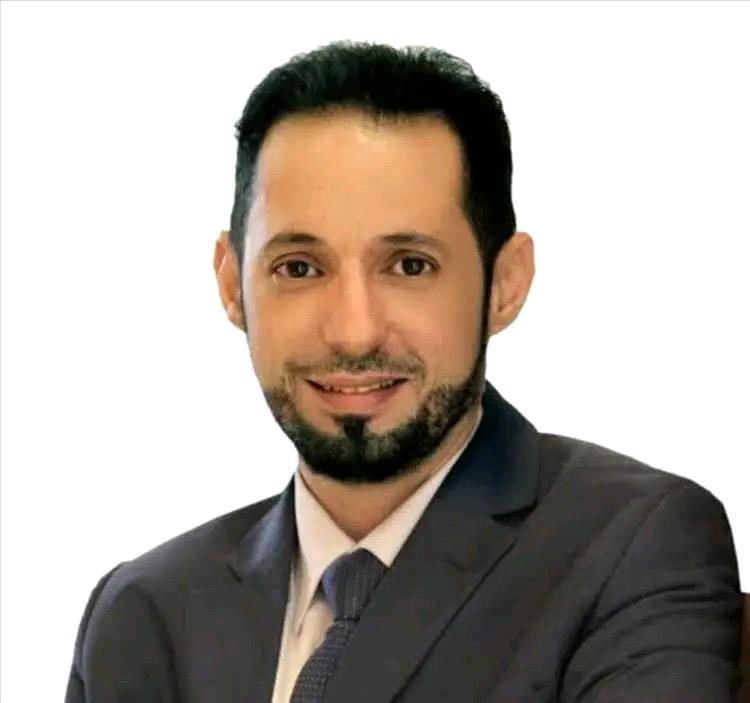 فراس اليافعي يهاجم المجلس الانتقالي المنحل: “غزوة أبريل” صراع على ممتلكات الدولة في عدن