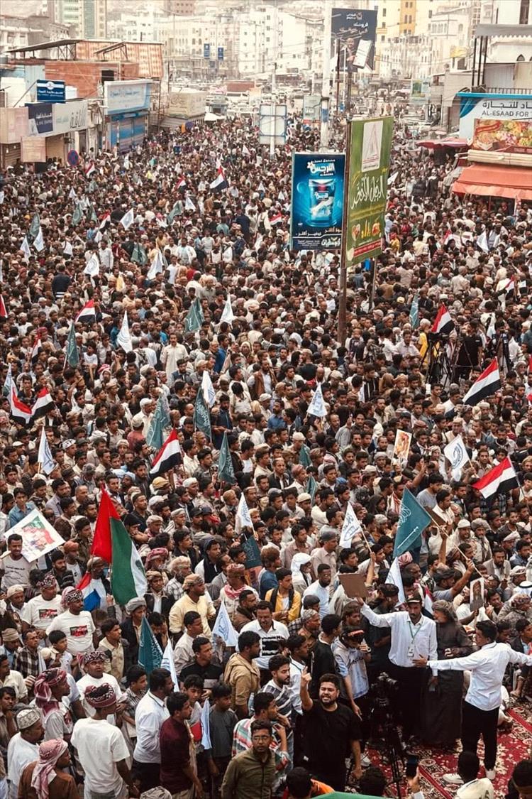 ​في رسالة وفاء شعبية .. احتشاد جماهيري كبير في المكلا وسيئون دعمًا ووفاءً للسعودية