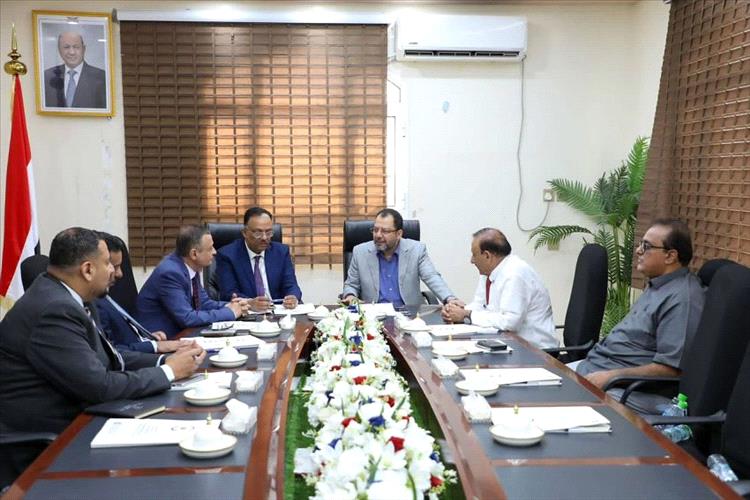 وزير الكهرباء ورئيس مصلحة الجمارك يناقشان التسهيلات الجمركية لقطاع الطاقة