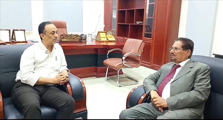 مدير عام صحة عدن يناقش مع وكيل المحافظة عبدالحكيم الشعبي أوضاع القطاع الصحي