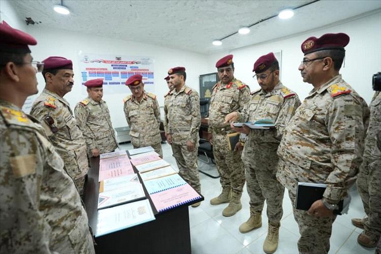 باتيس والمرزوقي يتفقدان سير العمل في هيئة القوى البشرية