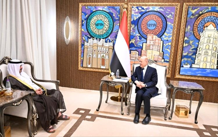 الرئيس العليمي يجدد موقف اليمن الرافض للاعتداءات الإيرانية على الكويت ودول الخليج