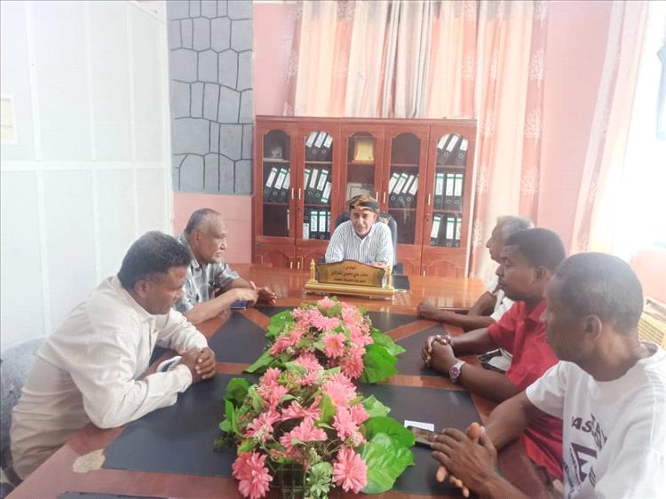 مدير عام زنجبار يبحث مع إدارة نادي حسان خطة الأنشطة الرياضية وسبل دعم النادي