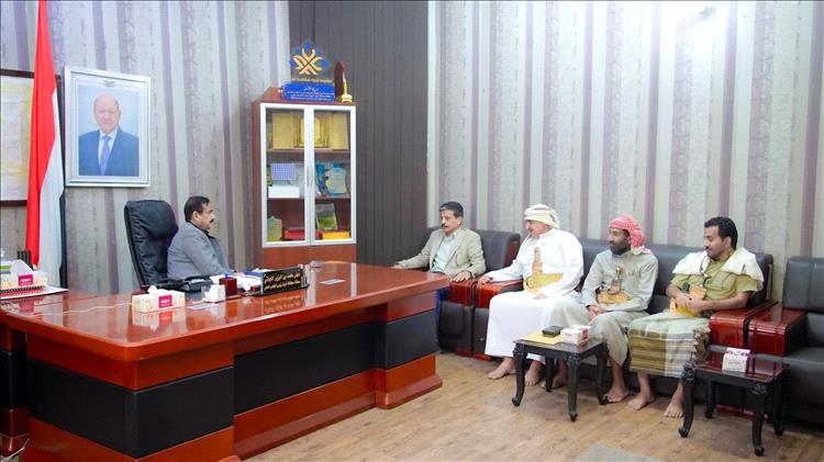 المحافظ بن الوزير يشدد على صيانة منشآت قطاع (5) وتعزيز جاهزية الحقول 