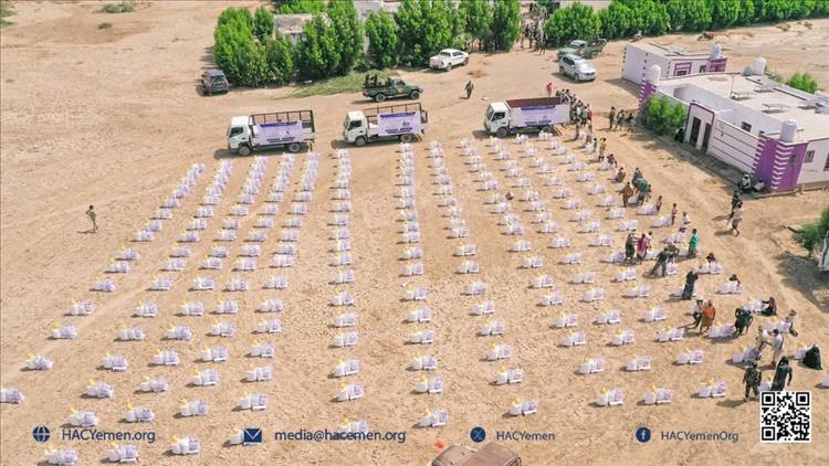 تعز.الخلية الإنسانية تواصل تقديم قوافل المساعدات لمتضرري السيول في المخا وموزع.