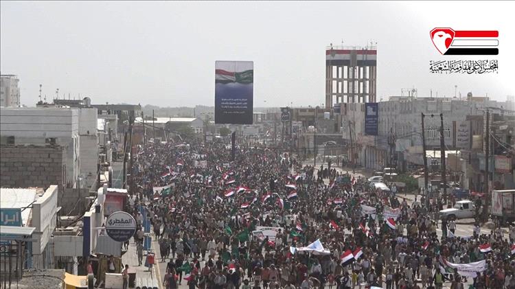 القيادي بالمقاومة الشعبية في المخا الشيخ المنصوب: حشود ساحل تعز رسالة وفاء يمنية للسعودية ودول الخليج