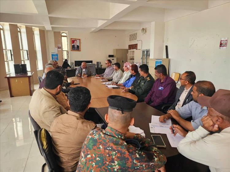 وكيل أول محافظة تعز يتفقد الاحتياجات الخدمية والتنموية بمديرية الشمايتين