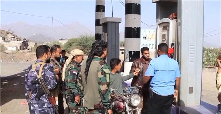 حملة رقابية على محطات الوقود بمديرية الحصين لضبط المخالفات ومنع الاحتكار
