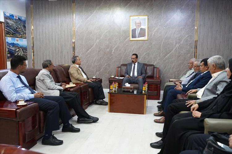 وزير الأشغال يناقش مع رئيس جامعة عدن تعزيز الشراكة وتطوير البنية التحتية