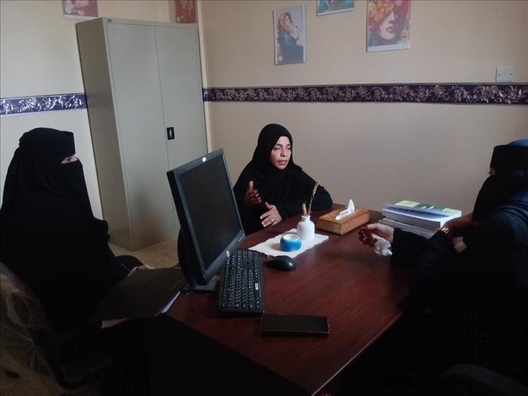 رئيسة اللجنة الوطنية للمرأة فرع أبين تقوم بزيارة إلى مركز المرأة للدراسات والتدريب جامعة أبين