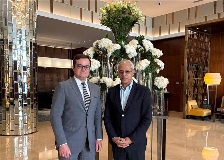 نائب وزير الخارجية يلتقي السفير الروسي