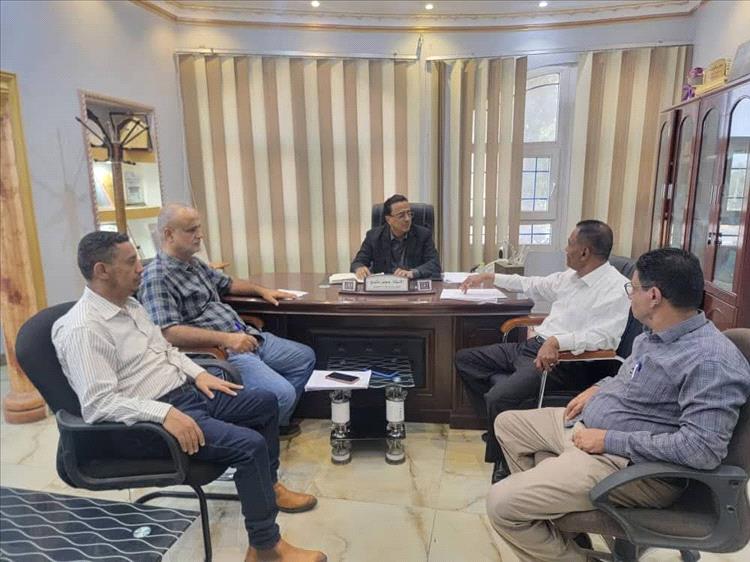 وكيل الإدارة المحلية يناقش تعزيز الموارد المالية وتمكين السلطات المحلية