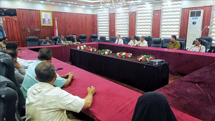 أمين محلي المهرة يدشن ورشة إدارة مخاطر الكوارث والتكيف مع تغير المناخ