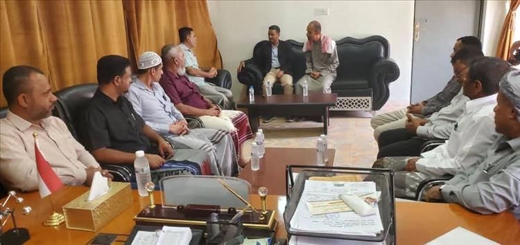 مدير عام القطن يلتقي بمدير عام المؤسسة العامة للكهرباء بوادي وصحراء حضرموت