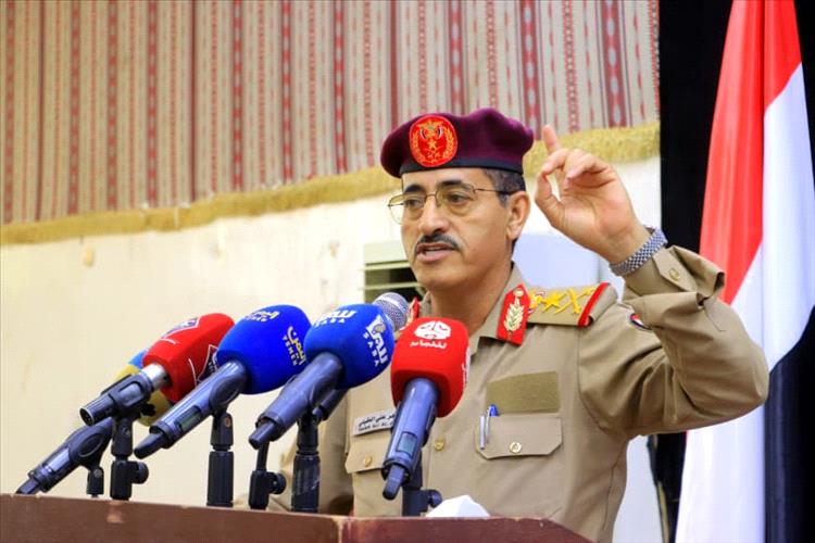 مأرب: وزير الدفاع يؤكد أن دماء  الشهداء هي الشعلة التي ستضيء طريق الأحرار نحو العاصمة صنعاء