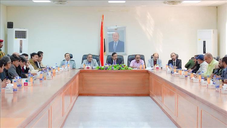 برئاسة المحافظ بن الوزير.. المكتب التنفيذي يبارك الموافقة على إنشاء مصفاة نفطية في قطاع العقلة