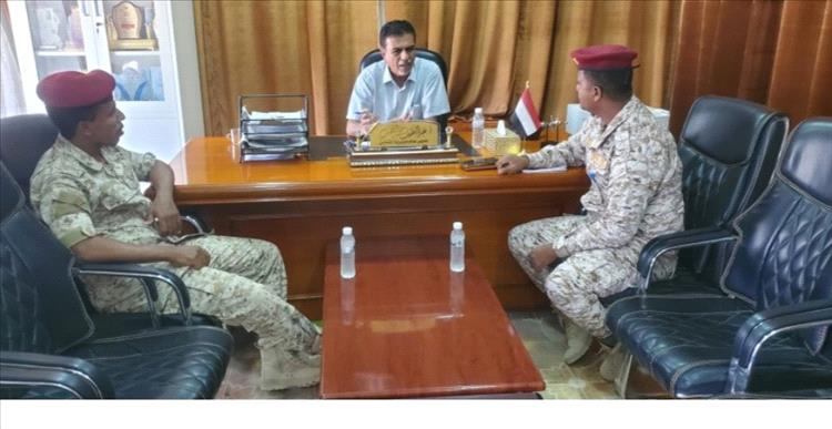 مدير عام مديرية القطن يلتقي قيادات قوات درع الوطن بالمديرية